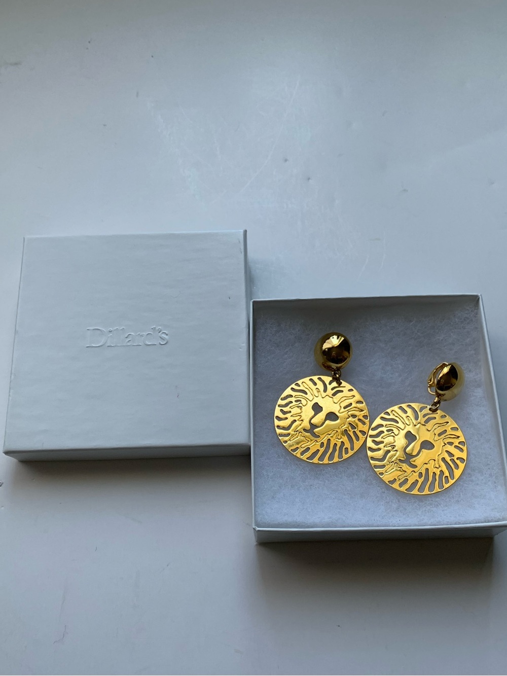 VTG ✨80s Dillard's Lion Head Eearrings - Gold Tone Cutout - Original Box - Picture 2 of 7